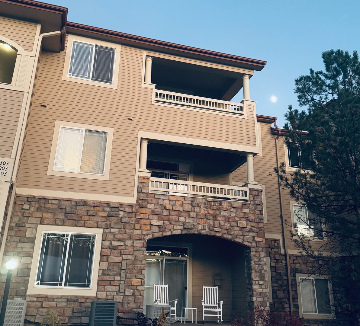 Littleton House: 8457 S. Hoyt Way #303