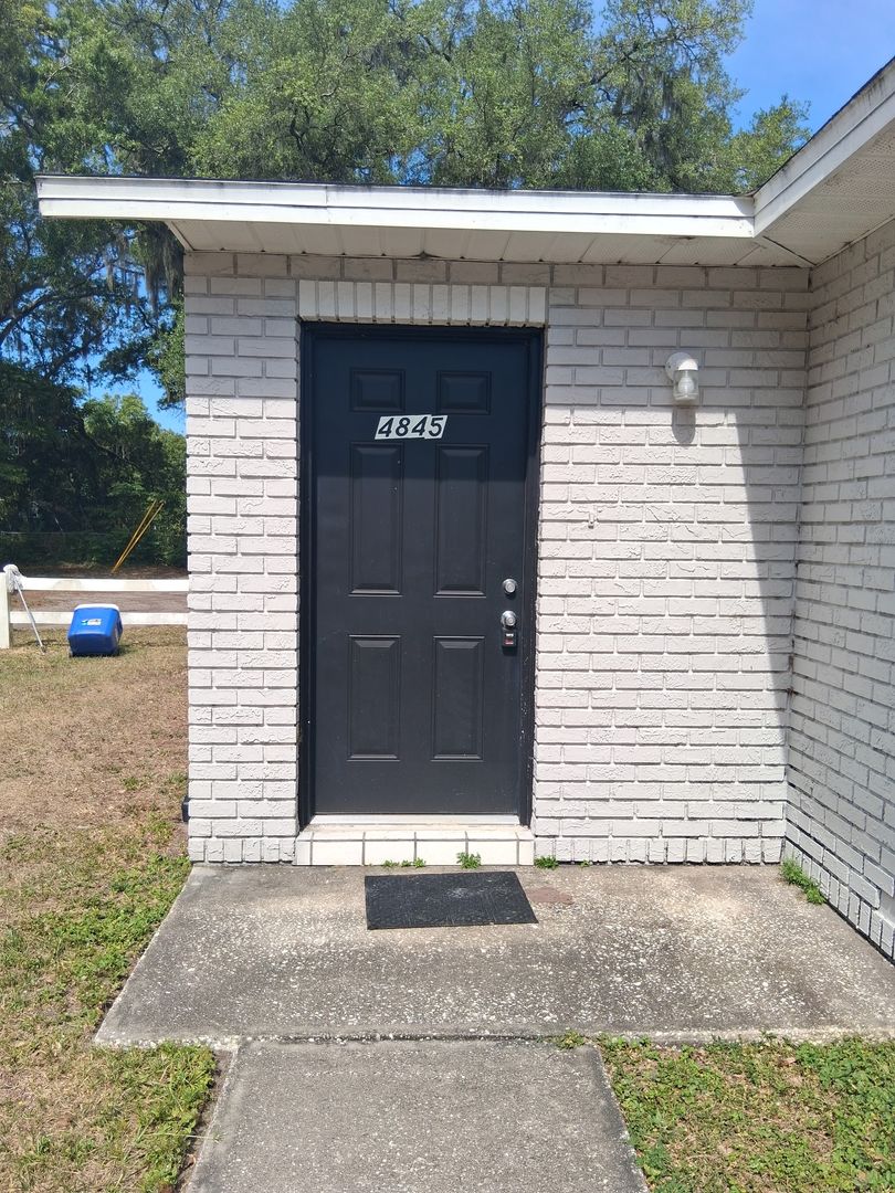Zephyrhills House: 4845 20th Street