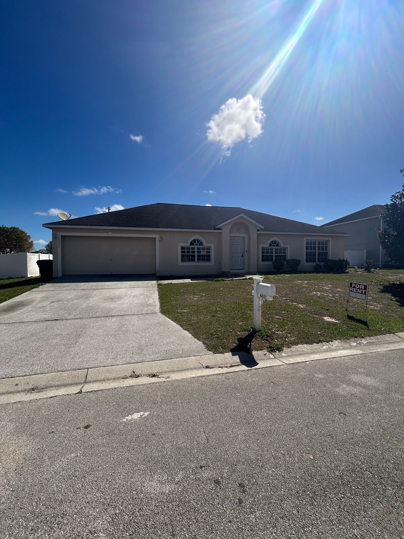 Lakeland House: 6031 Sunset Vista Dr