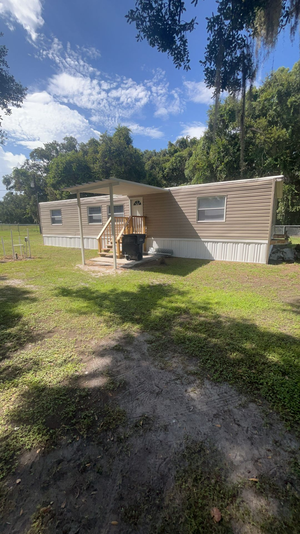 Lakeland House: 2868 Mineola Dr