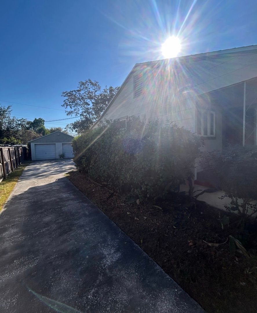 Lakeland House: 744 Clayton Ave S