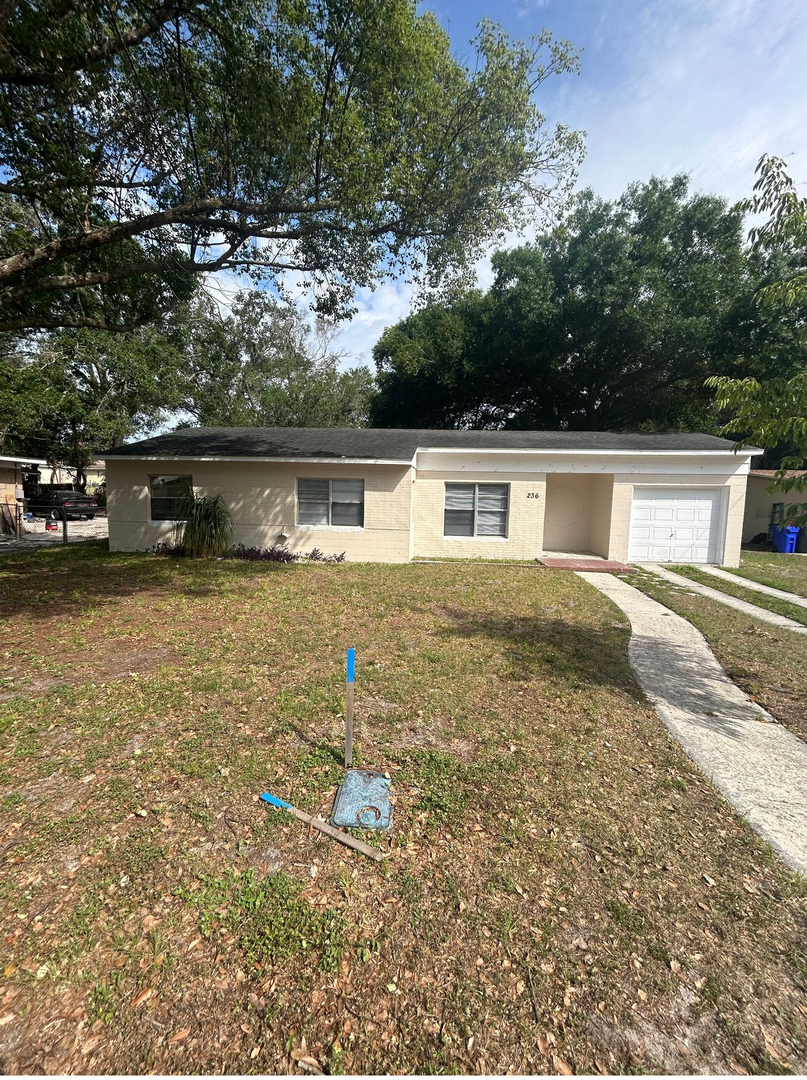 Lakeland House: 236 Hillside Drive