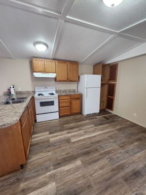 Three Bedroom Two Bath Manufactured Home – photo 1