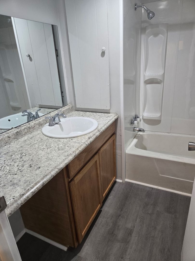 Adorable 2 bedroom 1 bedroom manufactured home for rent near Combee area!!!