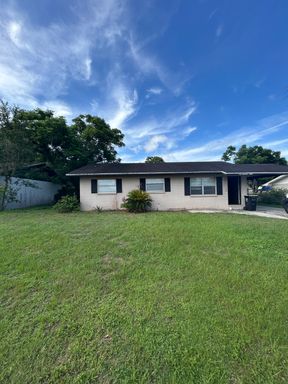 Spacious Three Bedroom Two Bath Home For Rent! – photo 1