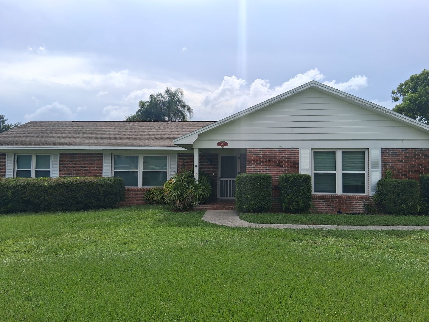 Lakeland House: 5111 Fairfax E