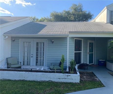 Two Bedroom Two Bath Condo! – photo 1