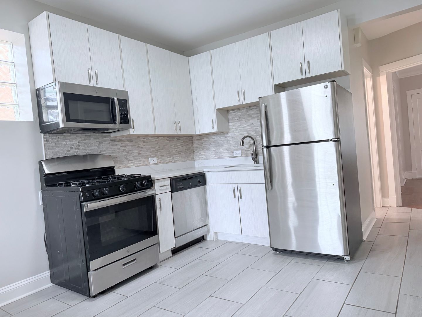 Chicago Apartment: 3712-14 W Belmont Ave