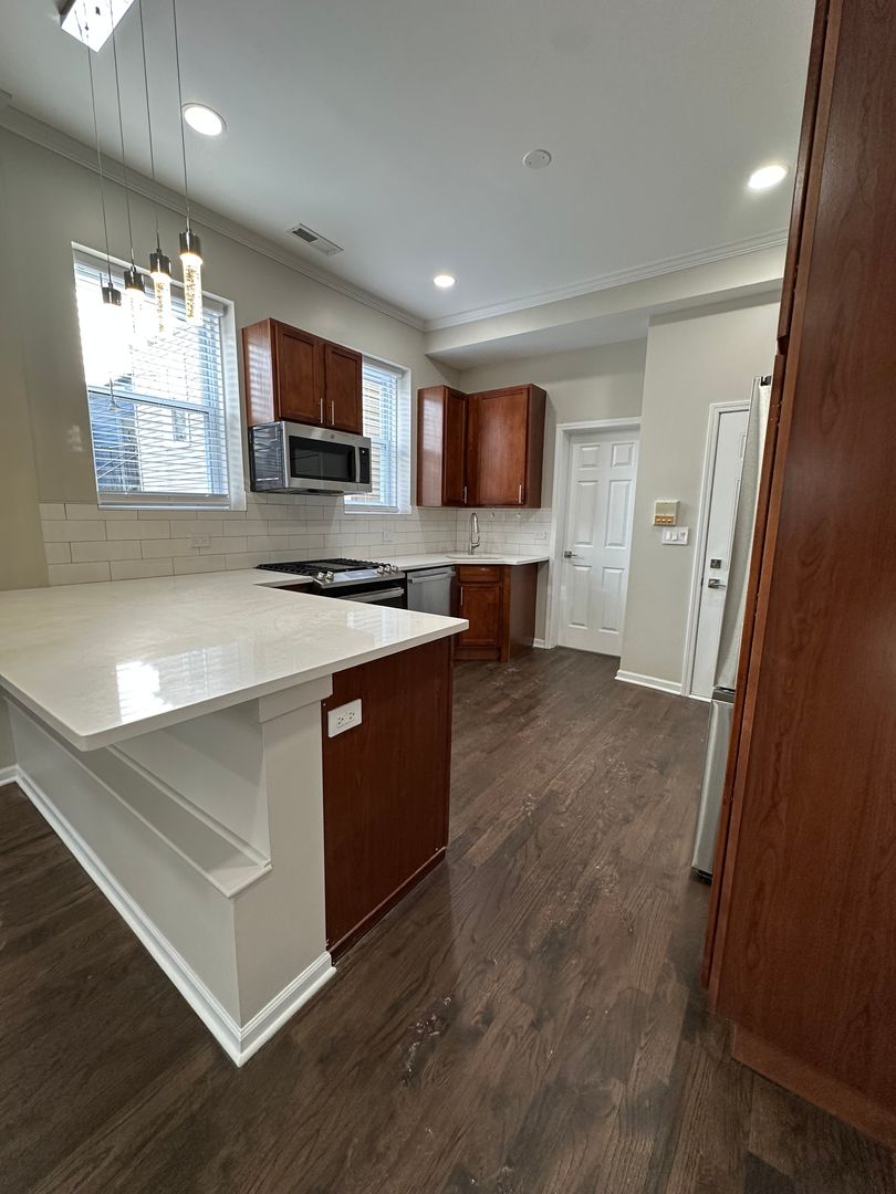 Chicago Apartment: 2109 N. California