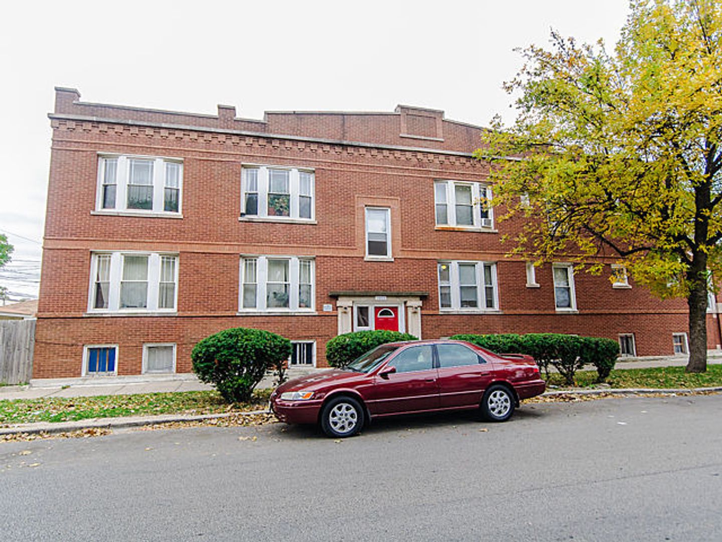 Chicago Apartment: 3853 W. Palmer St