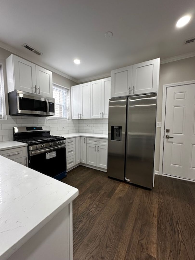 Chicago Apartment: 2109 N. California