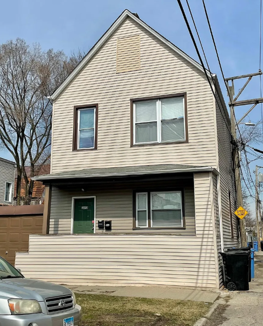 Chicago Apartment: 3848 W Roscoe St