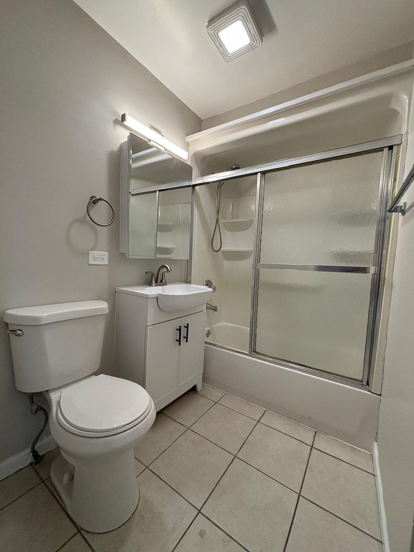 Chicago Apartment: 5657 W. Fullerton