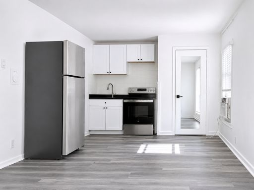 Updated Studio on 26th St | Walk to Pulaski Pink Line, Laundry On-Site – photo 1