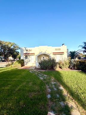 Charming Spanish Bungalow Near Downtown Upland – 3 Bedrooms / 2 Bathrooms – photo 1