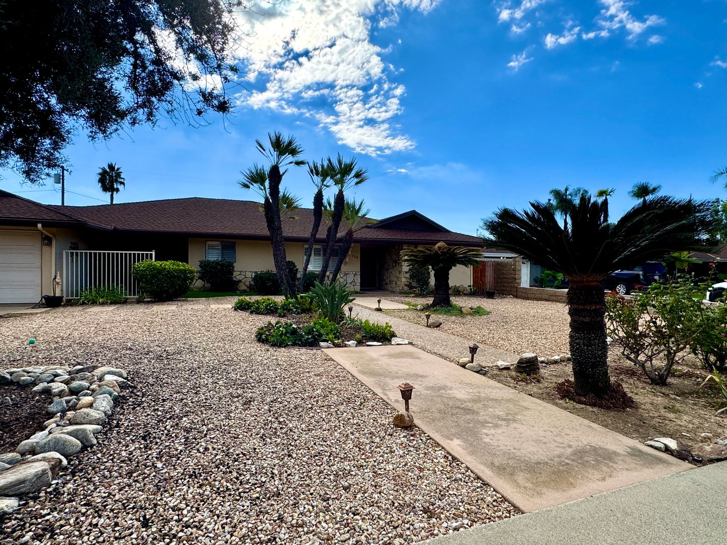 Claremont House: 320 Teasdale Dr