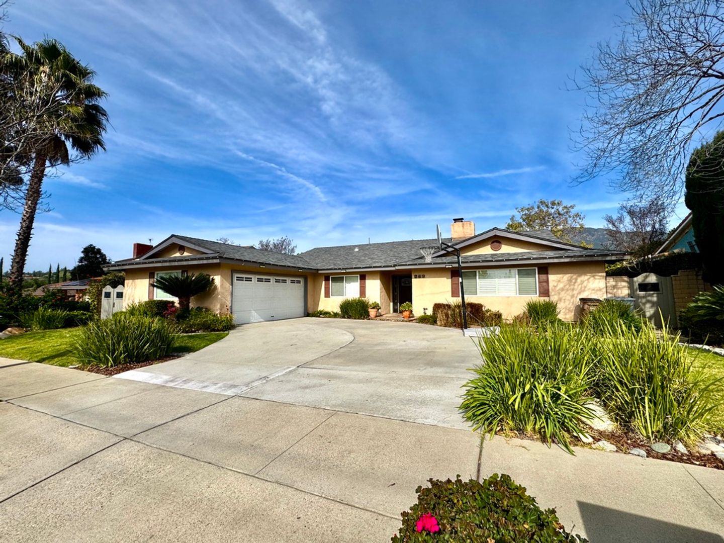 Claremont House: 269 E Miramar Ave