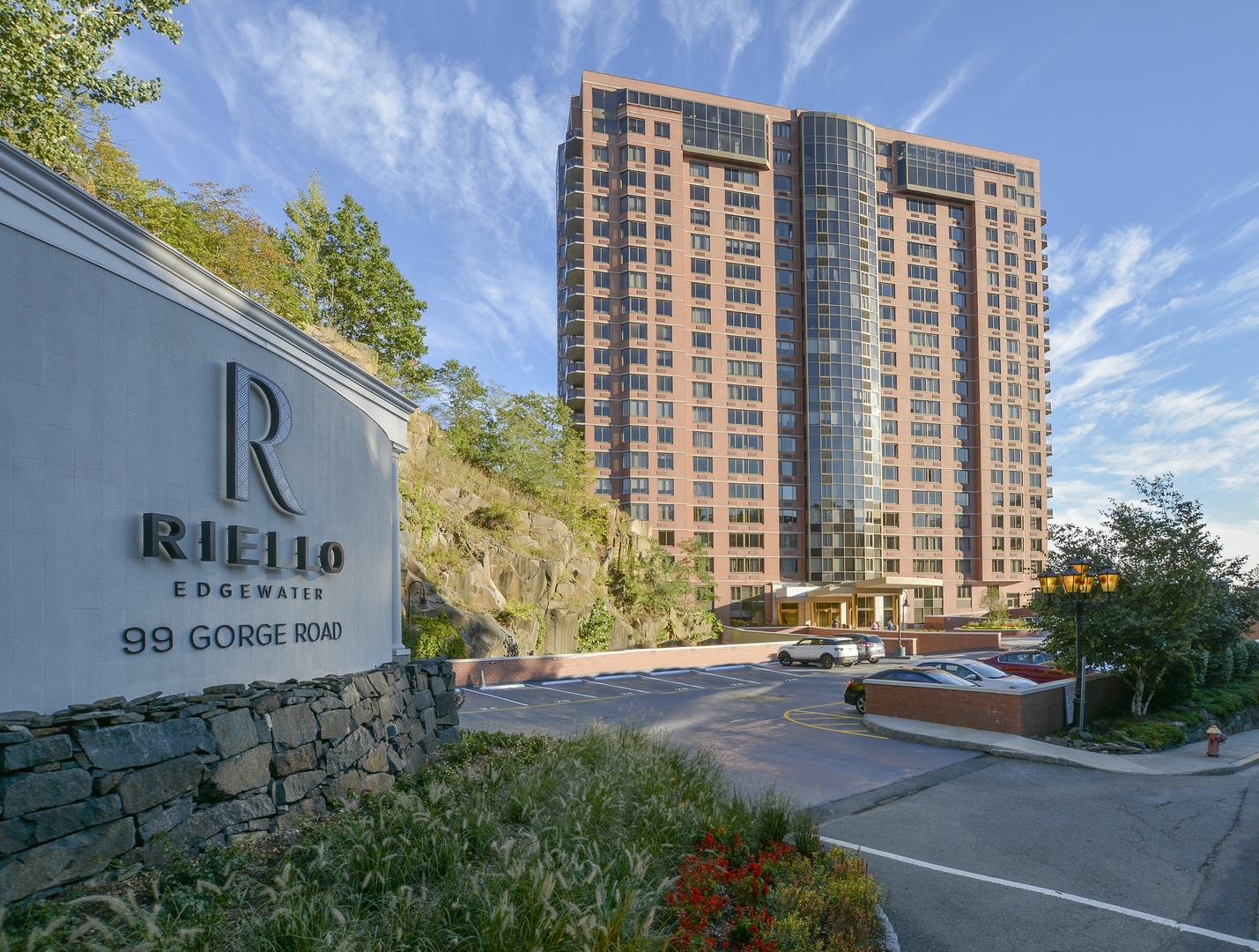 Edgewater Apartment: 228 Gorge Road