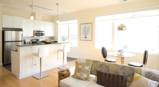 2/Bed 2/Bath High End Luxury Waterfront – photo 1