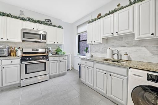 2/ Bedroom 1/Bath - 920sf - Open and Modern layout. Convenient location near shops / restaurants. – photo 1