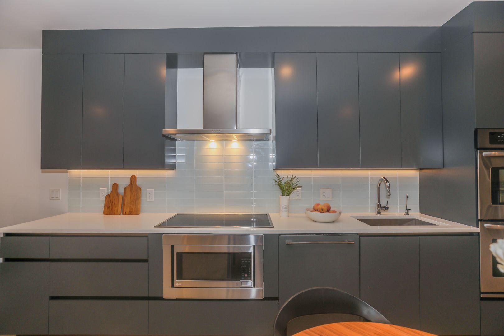 Edgewater Apartment: 7650 River Road