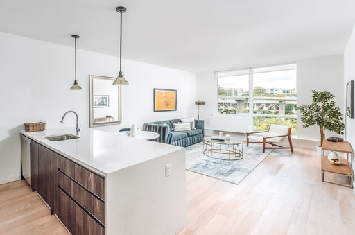*Modern - Loft-Style XL Studio Near Hamilton Park – photo 1