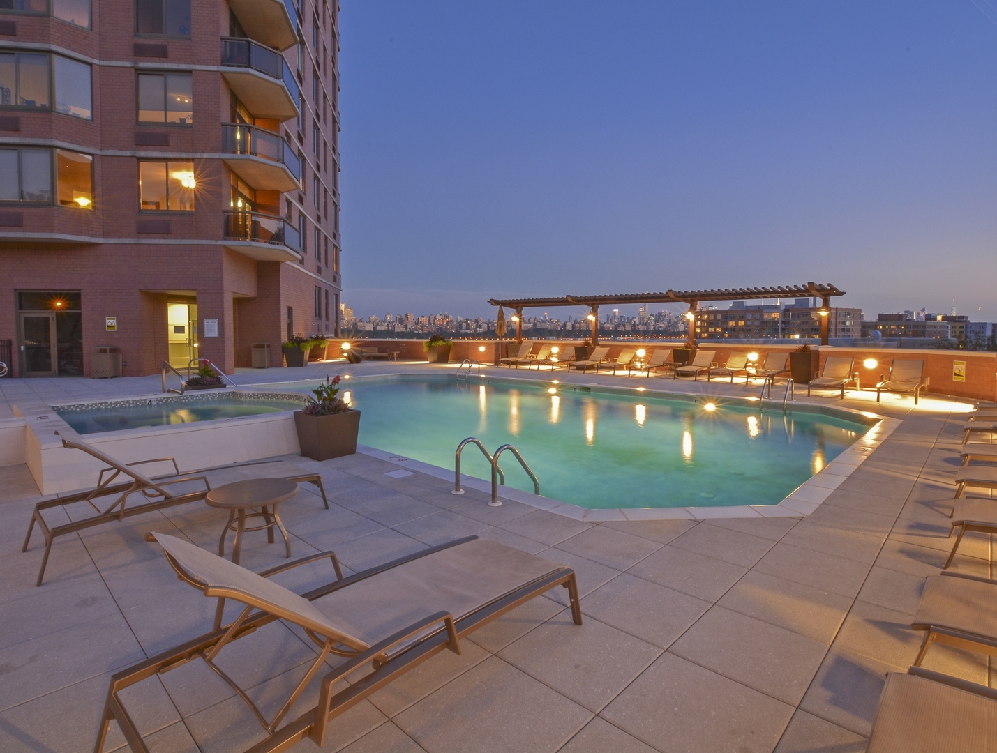 Edgewater Apartment: 99 Gorge Road
