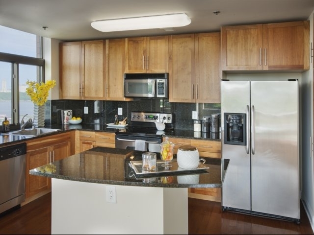 Edgewater Apartment: 99 Gorge Road