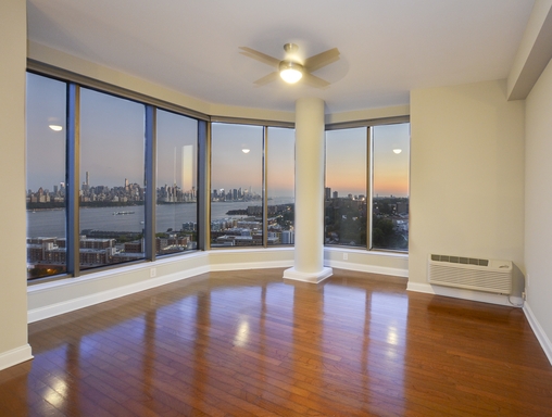 1/Bed 1/Bath Luxury High-Rise Community