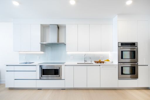 Large And Contemperery 1/Bdrm 1/Bath For Rent - High End Luxury Community – photo 1