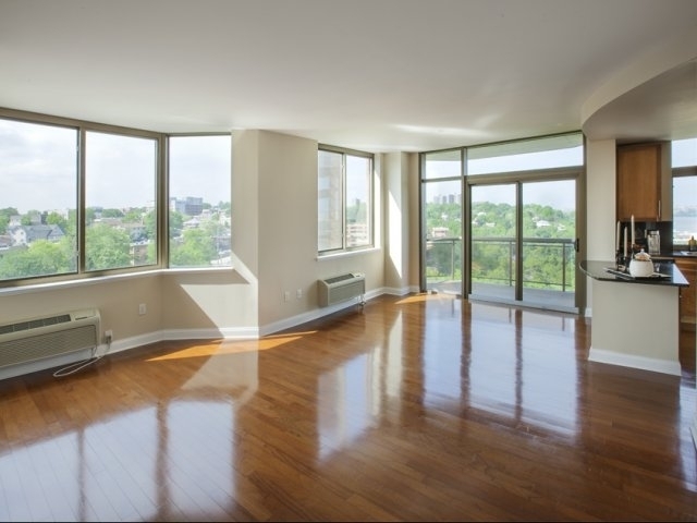 Edgewater Apartment: 99 Gorge Road