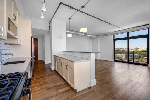 Large 3/Bed 2/Bath With NYC Views & EZ NYC Transportation. A+ Amenities – photo 1