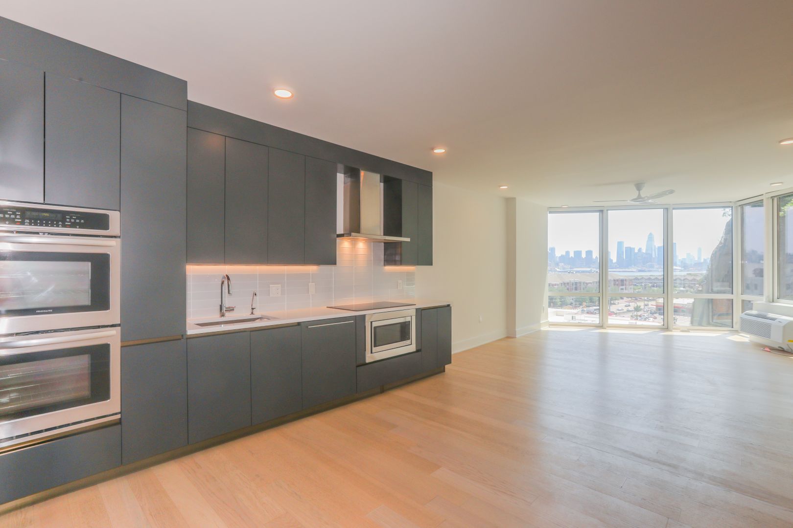 Edgewater Apartment: 7650 River Road