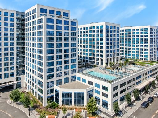 A+ 3/Bdrm 2/Bath *SPECTACULAR NYC VIEWS! - A+ Resort - Style Amenities - 10 Second Walk From BUS / FERRY / LIGHTRAIL / WHOLE FOODS! – photo 1