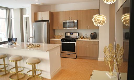 SPACIOUS *NEW STUDIO - PERFECT LOCATION NEAR NYC TRAIN / SHOPS / RESTAURANTS