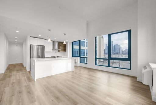 SPACIOUS 3/BDRM - 2/BATH - NYC DIRECT VIEWS - SOUTH -EAST EXPOSURE - A+ WATERFRONT LOCATION AND AMENITIES – photo 1