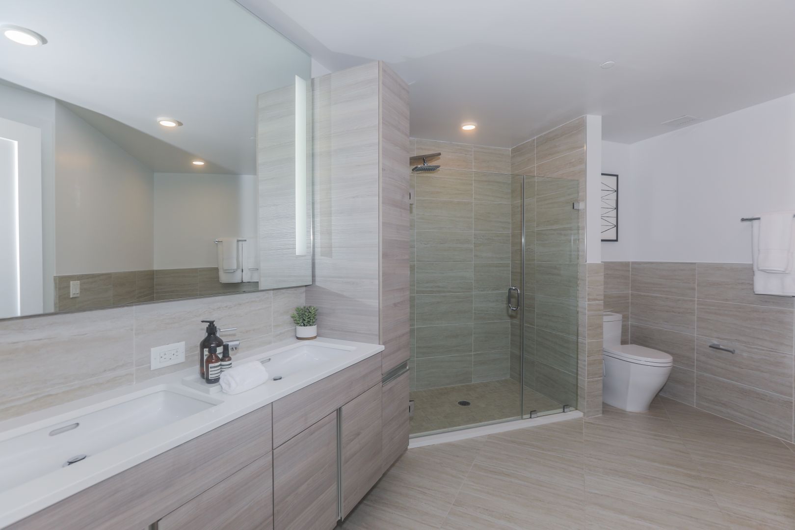 Edgewater Apartment: 7650 River Road