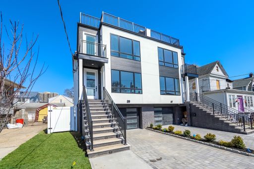 Brand New Construction - 4/Bed 5/Bath - Prime Location - NYC Views – photo 1