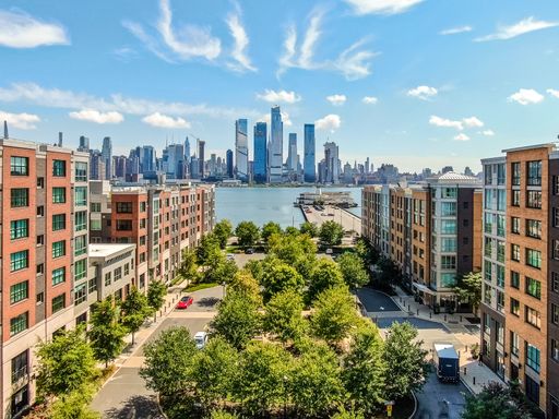 Large Waterfront Studio - A+ 5 Star Resort Like Residences - Walk To NYC Ferry / Bus / Train / Whole Foods And More !