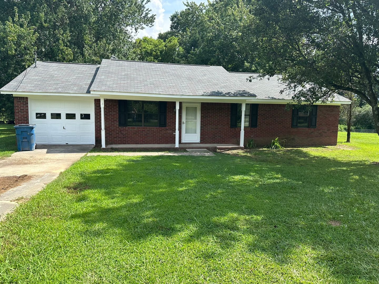 Albertville House: 73 Lavaughn Drive