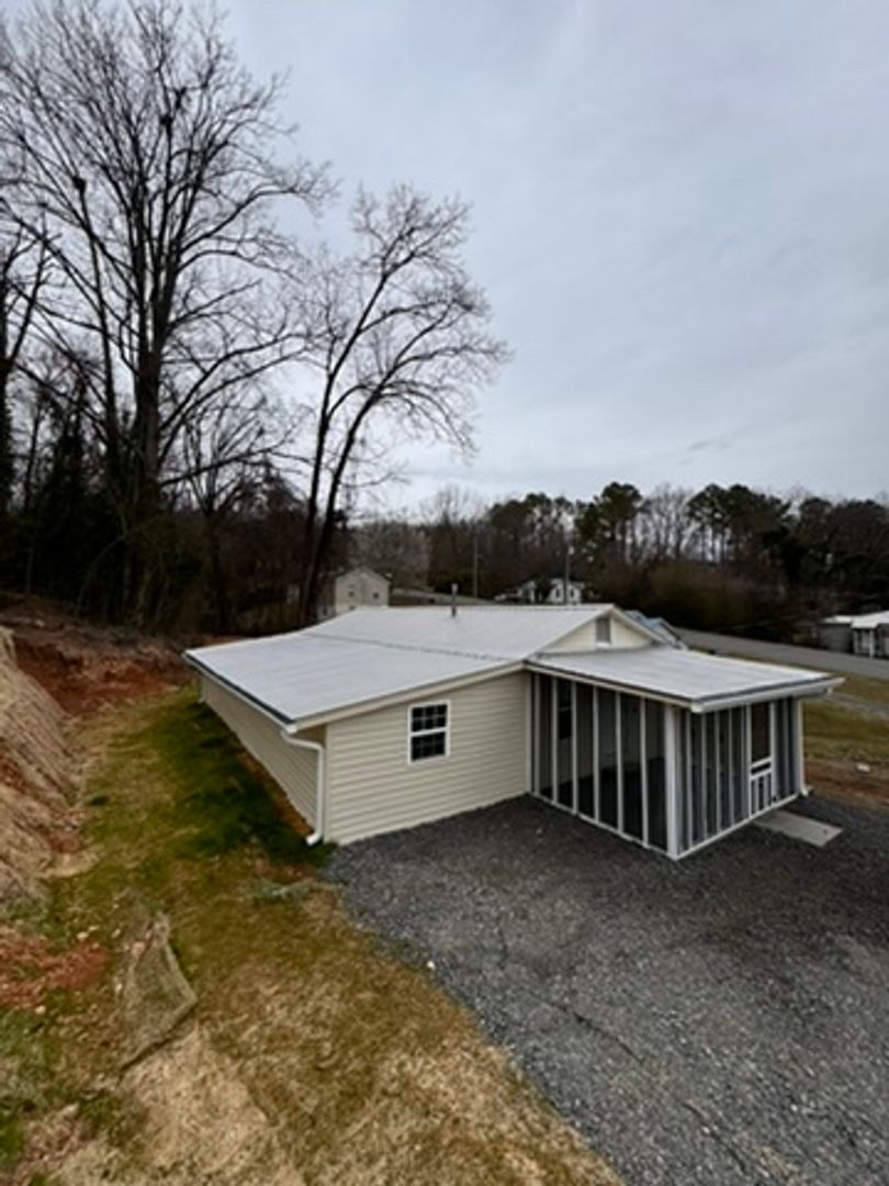 Guntersville House: 1904 Rayburn Ave