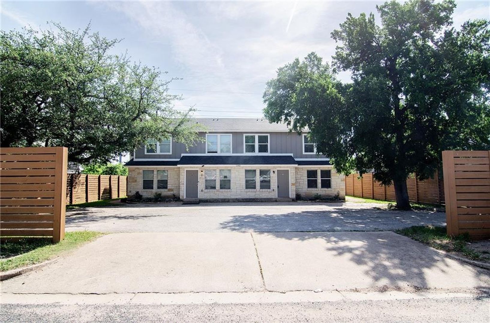 Austin House: 11901 Alpheus Avenue unit B