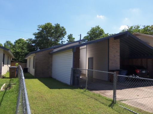 Nice duplex in South Austin off Burleson & Oltorf, close to downtown – photo 1