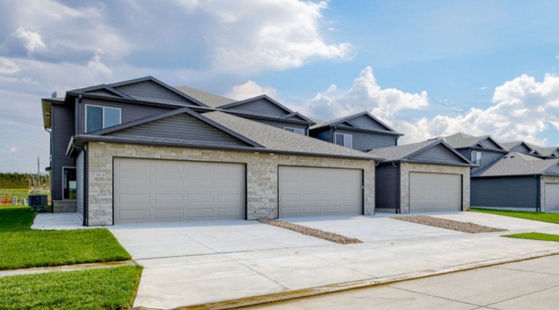 Lincoln Townhome: 6957 Serpentine Dr