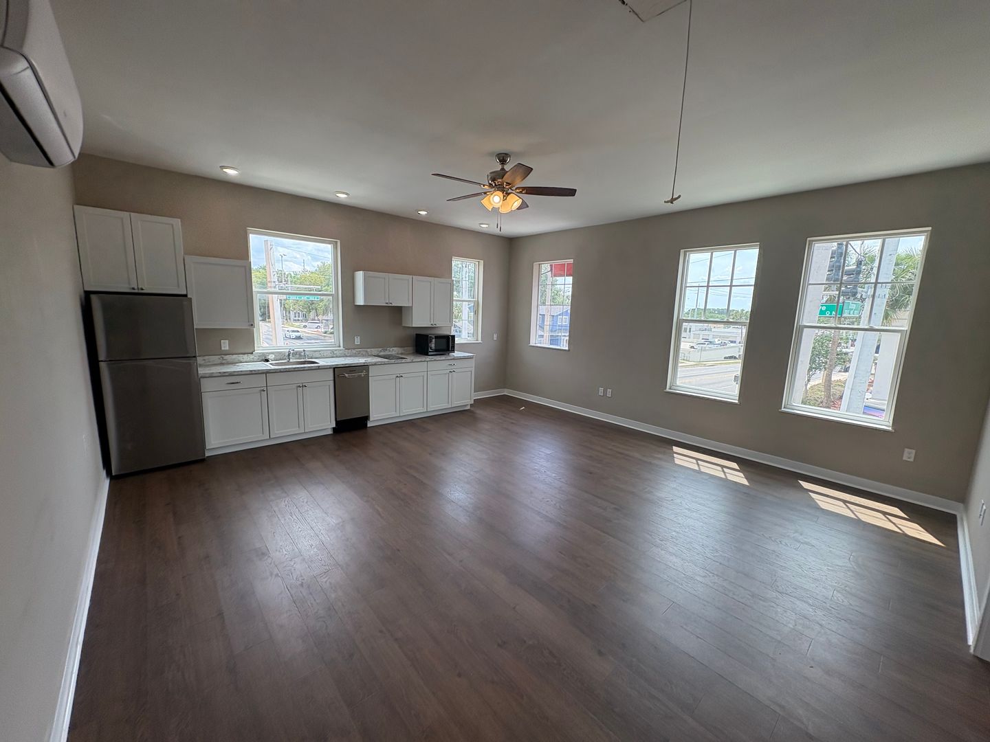 Eustis Apartment: 201 E Orange Ave