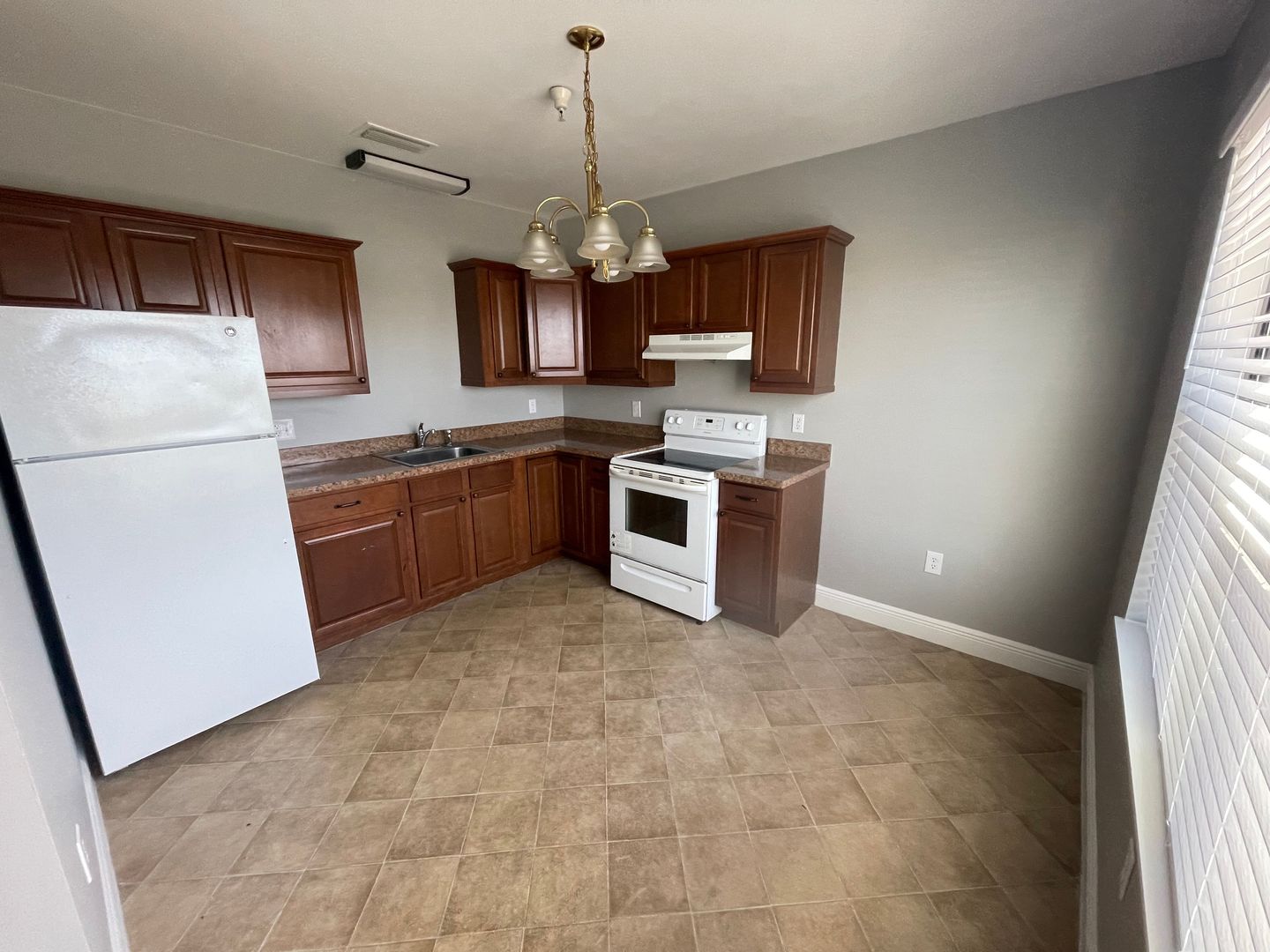 Umatilla Apartment: 80 N. Central Ave