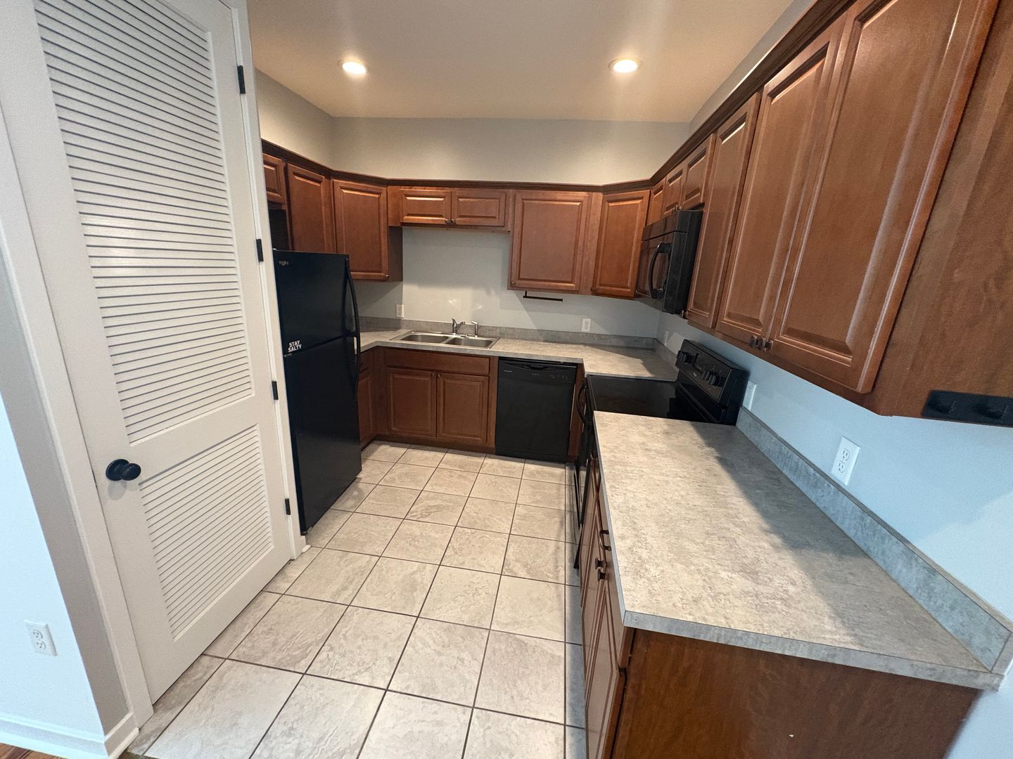 Eustis Apartment: 131 N. Grove St