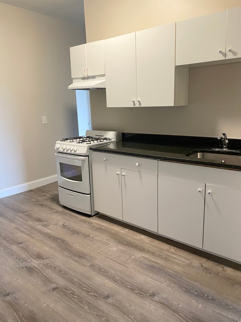 Fall River Apartment: 683-677-669-665-663-655 -631- 543 - 569 - 545 Middle Street