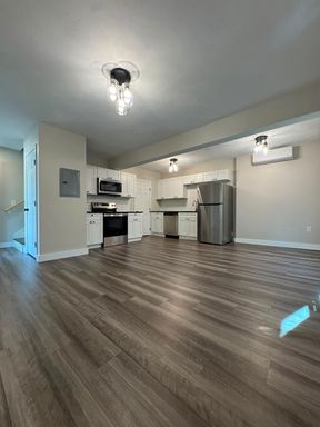 Updated 2 Bedroom Apartment with 1.5 Baths & Modern Finishes
