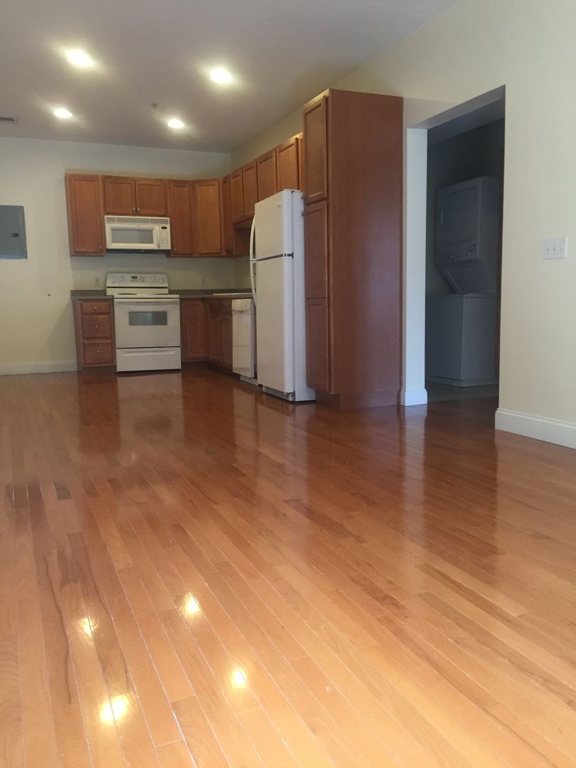 Fall River Apartment: 4801 North Main street